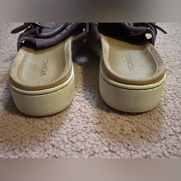 Vionic Suede Fringe Slides in purple sandals Fillmore size 9.5 EUC minor dirt - Picture 6 of 6